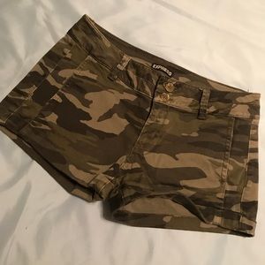 Express camo shorts. Size 4